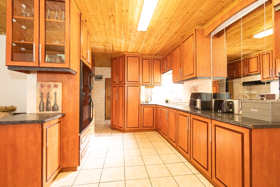 4 Bedroom Property for Sale in Matroosfontein Western Cape
